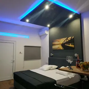 Takis Ayía Nápa